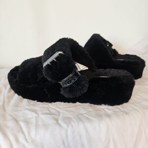 UGG Fuzz Yeah Sheepskin Sandals Size 9 Black Buckle Slides  New Without Box